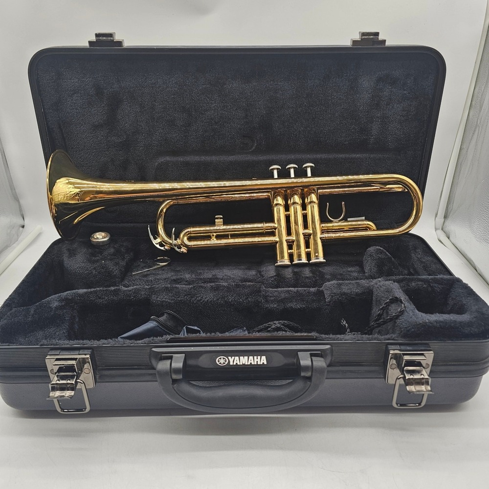 Nice Used  Yamaha YTR-200AD Advantage Bb Trumpet With Case Mouthpiece